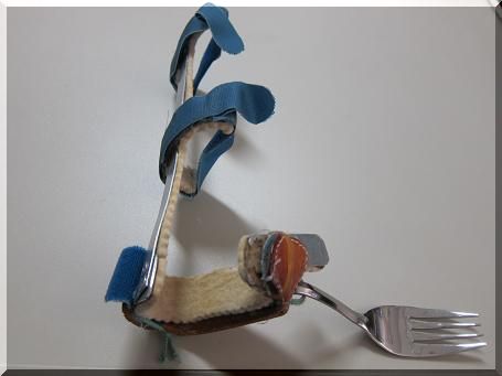 食事用装具に“超能力”フォークを付けたところ